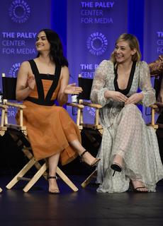 Camila Mendes feet photo thumbnail