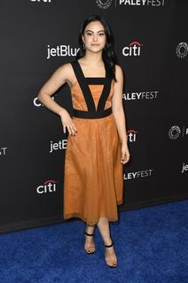 Camila Mendes feet photo thumbnail