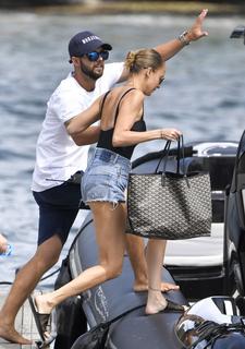 Nicole Richie feet photo thumbnail