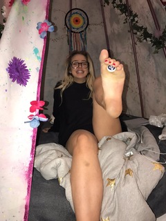 Tana Mongeau feet photo thumbnail