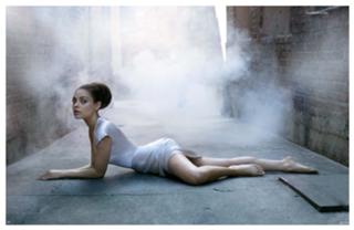 Mila Kunis feet photo thumbnail