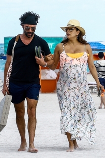 Eva Longoria feet photo thumbnail