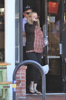 Kirsten Dunst feet photo thumbnail