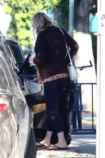 Kirsten Dunst feet photo thumbnail