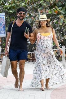 Eva Longoria feet photo thumbnail