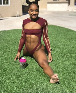Qimmah Russo feet photo thumbnail