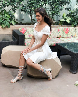 Disha Patani feet photo thumbnail