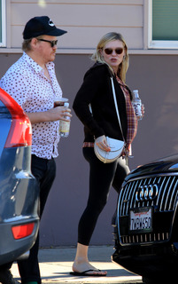 Kirsten Dunst feet photo thumbnail