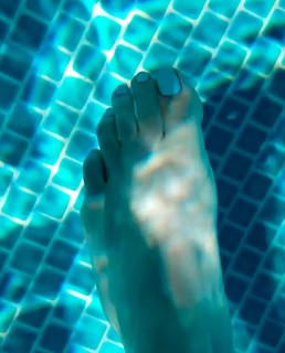 Justine Ezarik feet photo thumbnail