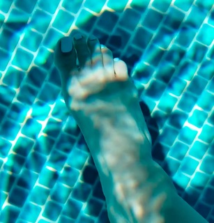 Justine Ezarik feet photo thumbnail