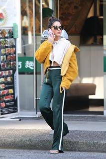 Olivia Munn feet photo thumbnail