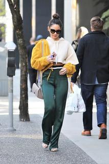 Olivia Munn feet photo thumbnail