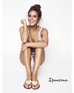 Cristina Pedroche feet photo thumbnail