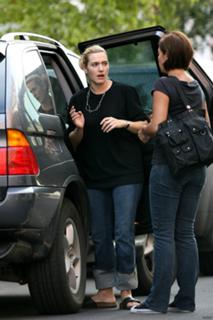Kate Winslet feet photo thumbnail