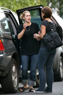 Kate Winslet feet photo thumbnail