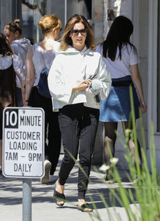 Ashley Tisdale feet photo thumbnail