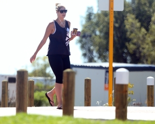 Gemma Atkinson feet photo thumbnail