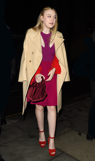 Dakota Fanning feet photo thumbnail