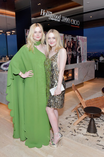 Dakota Fanning feet photo thumbnail