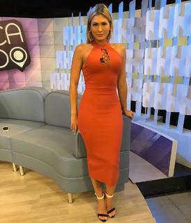 Lívia Andrade feet photo thumbnail