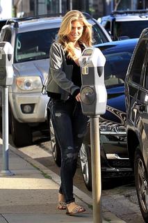 AnnaLynne McCord feet photo thumbnail