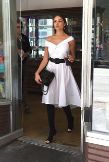 Olivia Culpo feet photo thumbnail