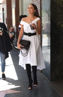 Olivia Culpo feet photo thumbnail
