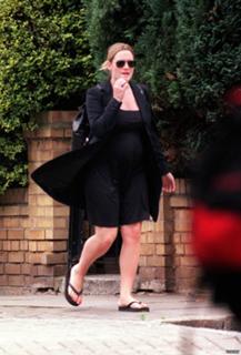 Kate Winslet feet photo thumbnail