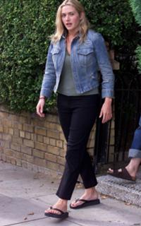 Kate Winslet feet photo thumbnail