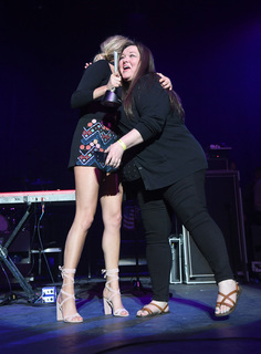 Kelsea Ballerini feet photo thumbnail
