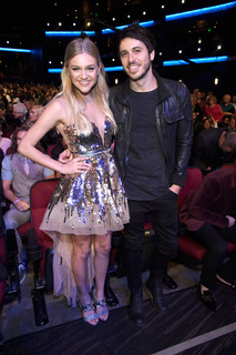 Kelsea Ballerini feet photo thumbnail