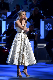 Kelsea Ballerini feet photo thumbnail