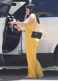 Ariel Winter feet photo thumbnail