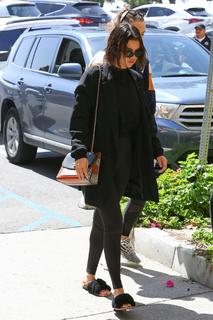 Selena Gomez feet photo thumbnail