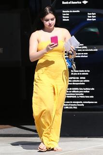 Ariel Winter feet photo thumbnail