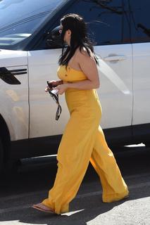 Ariel Winter feet photo thumbnail