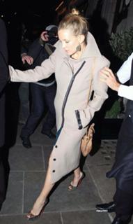 Kate Hudson feet photo thumbnail