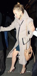 Kate Hudson feet photo thumbnail
