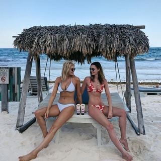 Ashley James feet photo thumbnail