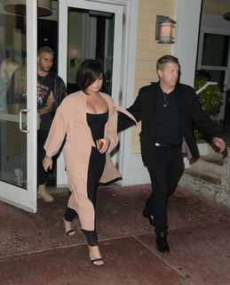 Demi Lovato feet photo thumbnail