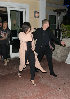 Demi Lovato feet photo thumbnail