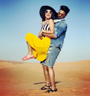 Hina Khan feet photo thumbnail