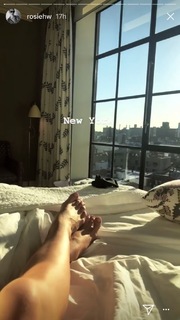 Rosie Huntington-Whiteley feet photo thumbnail
