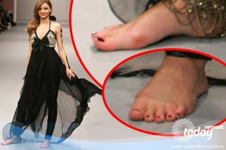 Miranda Kerr feet photo thumbnail