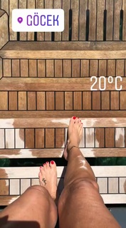 Pinar Altug feet photo thumbnail