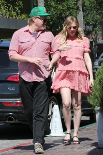 Kirsten Dunst feet photo thumbnail