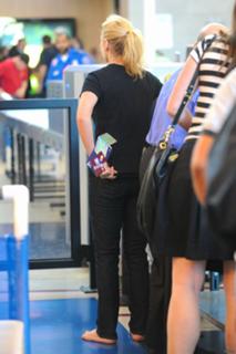 Kate Winslet feet photo thumbnail