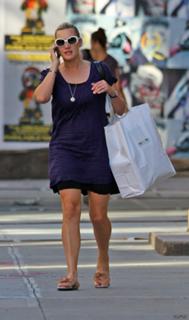 Kate Winslet feet photo thumbnail
