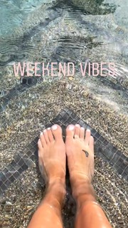 Lea Michele feet photo thumbnail