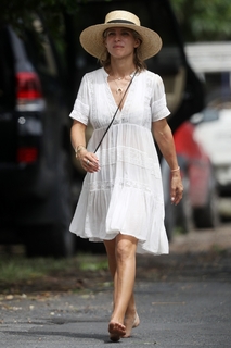 Elsa Pataky feet photo thumbnail